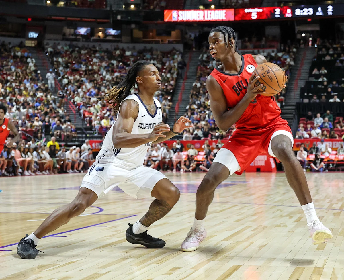 El novato de los Bulls, Caleb Wilson, habla de un impresionante triple en la Liga de Verano: “Podía disparar en la universidad, simplemente no era mi papel”