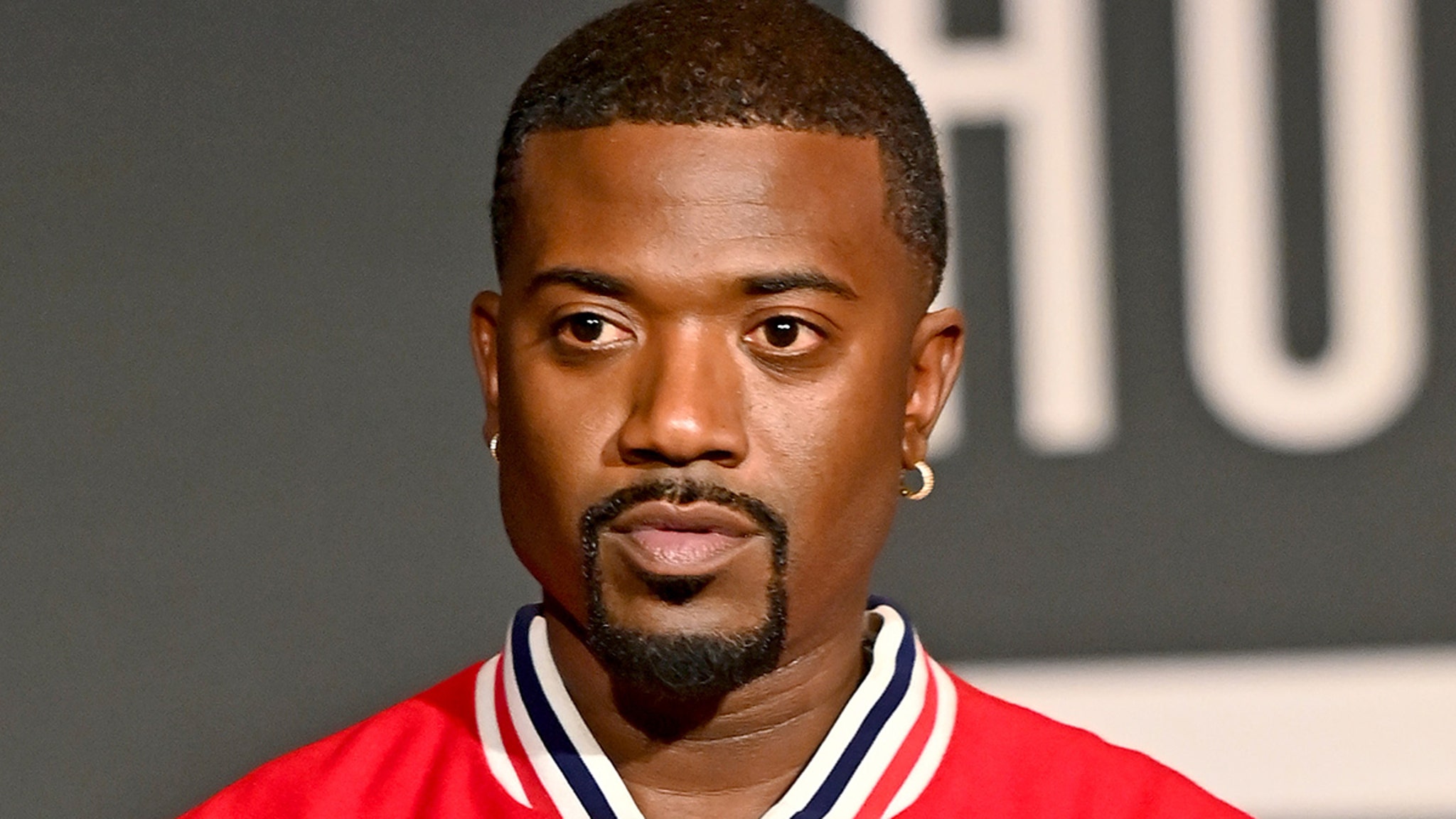 Ray J dice que los médicos le recetaron 8 medicamentos para problemas cardíacos y que podrían necesitar un desfibrilador