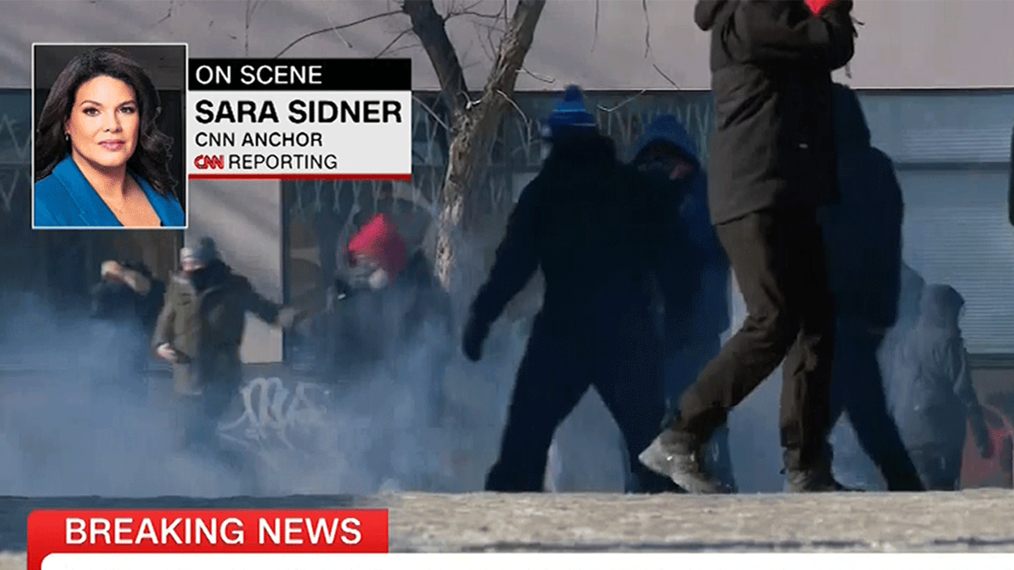 Reportero de CNN se ahoga violentamente con gas lacrimógeno durante las protestas en Minneapolis