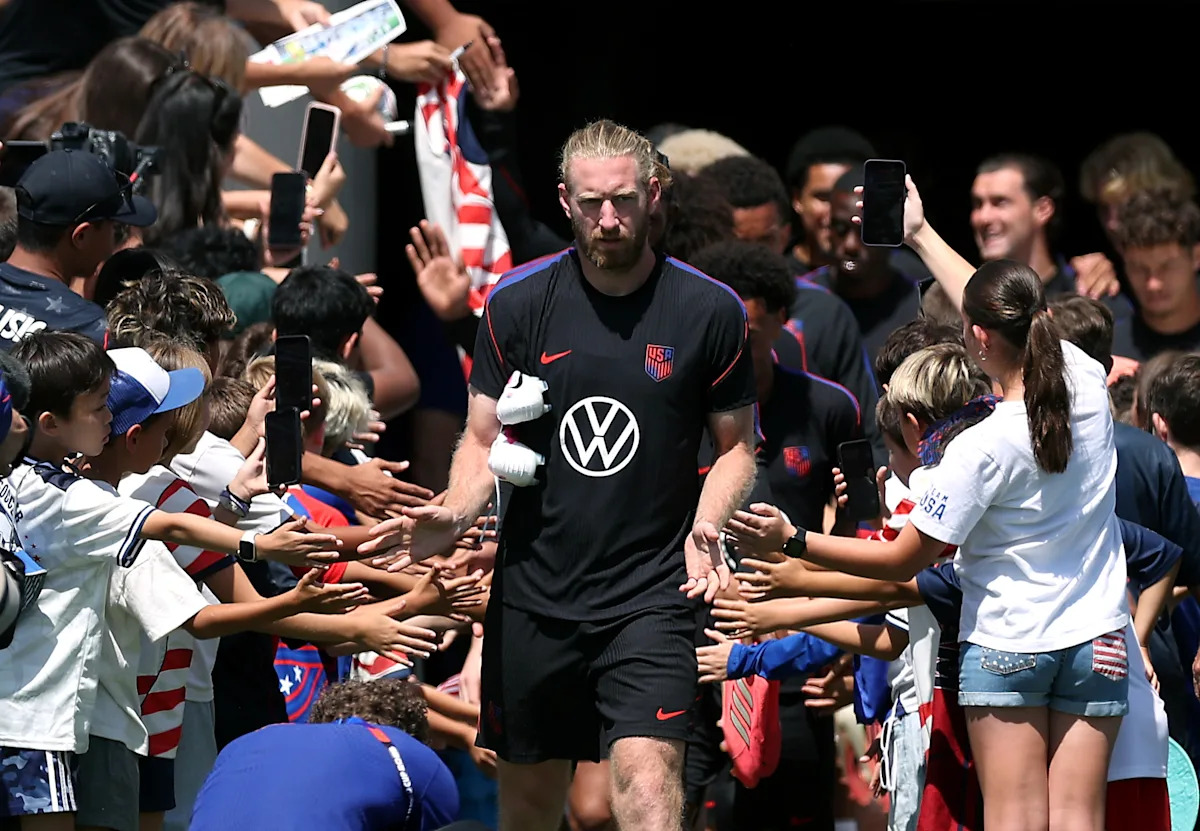 USMNT recibe una gran bienvenida cuando se abre el campamento base de la Copa del Mundo en el sur de California