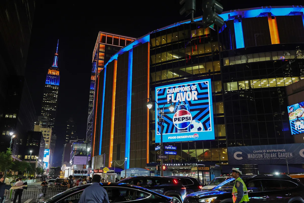 La policía de Nueva York y el Madison Square Garden tienen diferentes declaraciones sobre por qué se canceló la fiesta para ver el Juego 3.