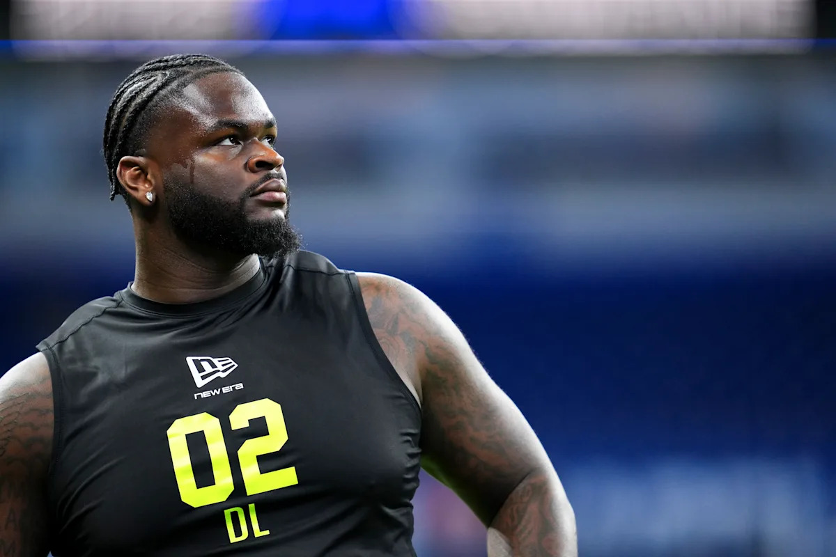 El ex DT de Florida Caleb Banks, potencial selección de primera ronda, se rompe el pie en el Combinado de la NFL: informe