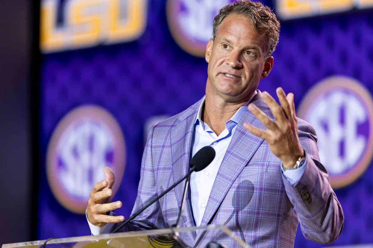 Lane Kiffin de LSU evoluciona y asume el papel de villano del fútbol universitario: ‘Serás un héroe si ganas’