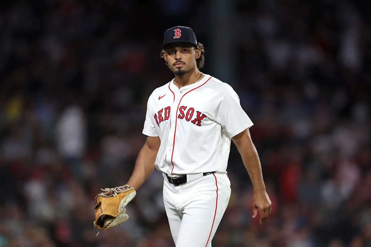 Los White Sox adquieren al derecho Jordan Hicks y al prospecto derecho David Sandlin de los Red Sox