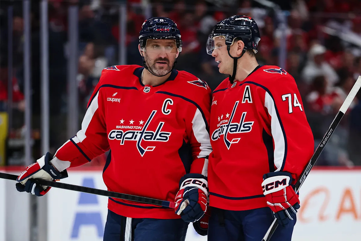 Alex Ovechkin califica el traspaso de John Carlson a Capitals como el “día más difícil de mi carrera”