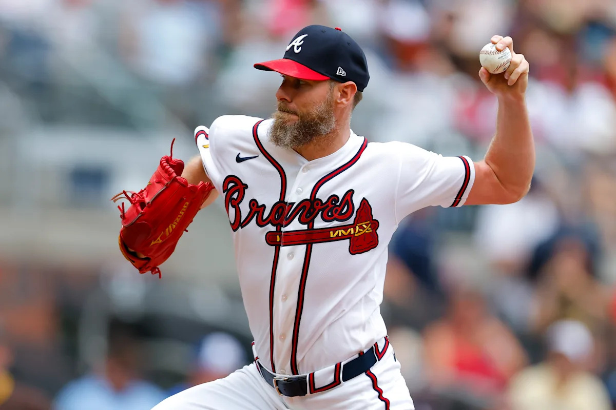 Chris Sale suma 11 ponches, Dominic Smith conecta jonrón de 3 carreras en la victoria de los Bravos por 6-5 sobre los Padres