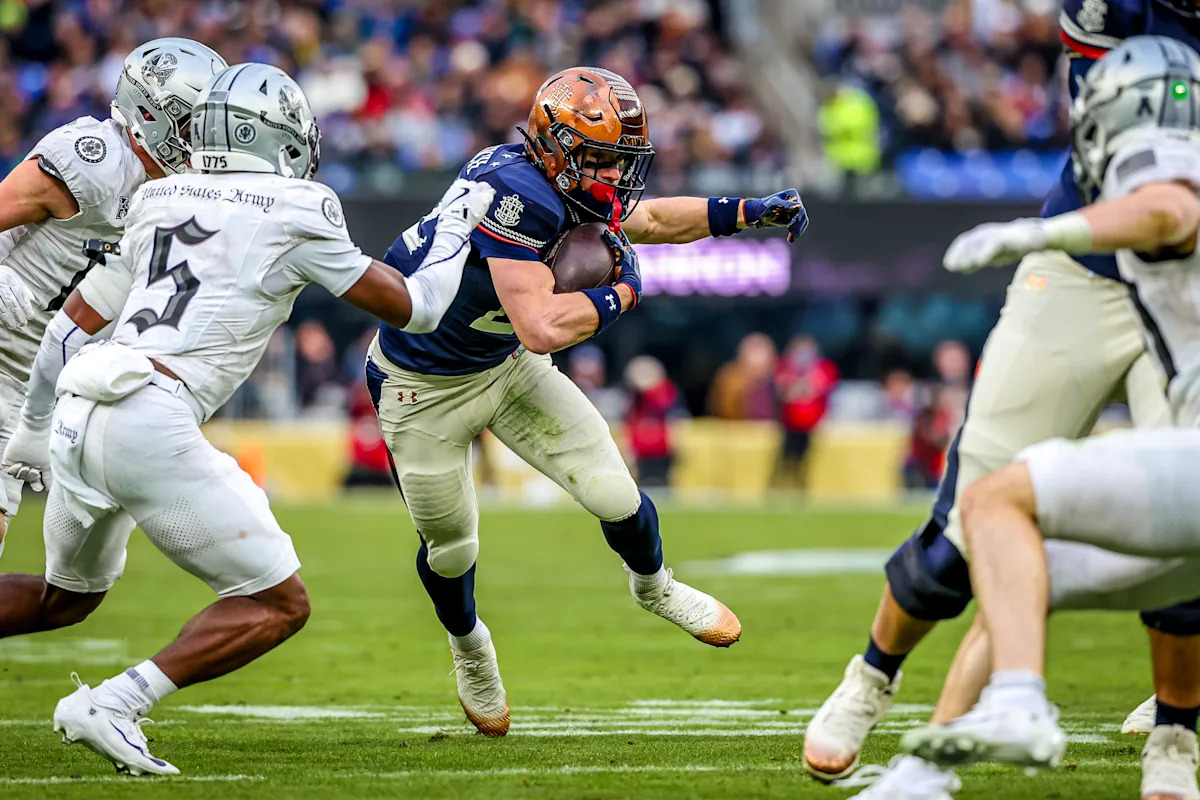 El entrenador del ejército, Jeff Monken, está listo para trasladarse entre el Ejército y la Armada a principios de temporada.