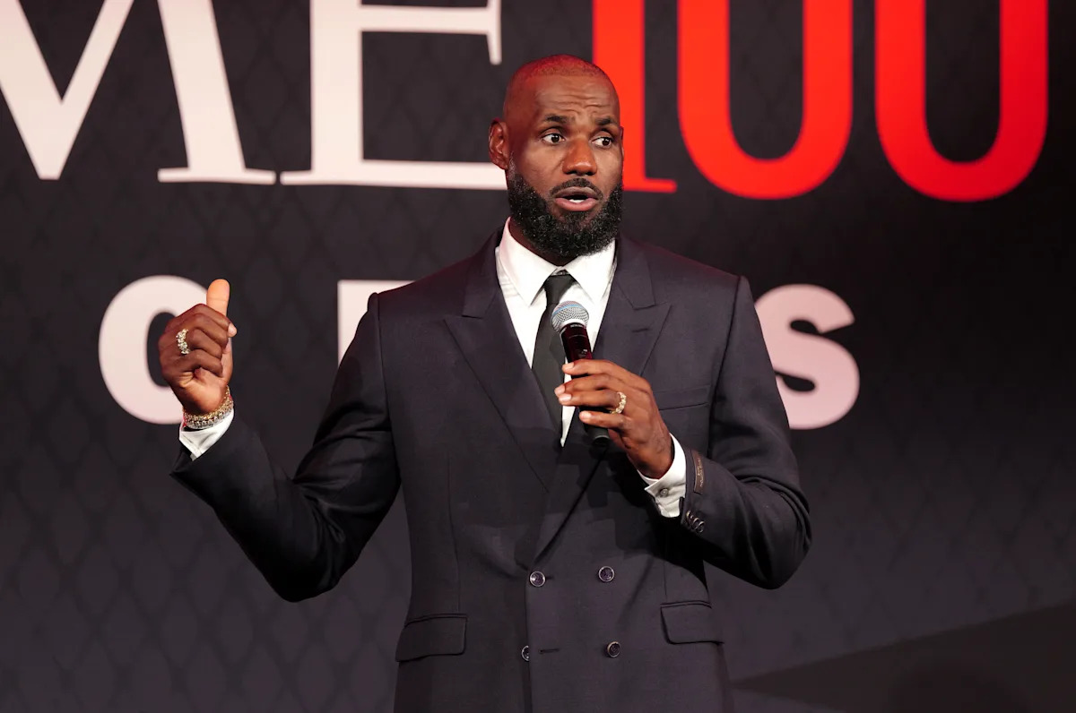 Probabilidades de título de la NBA 2026-27: cómo el sorprendente intercambio de LeBron James a los Philadelphia 76ers cambió el mercado y sorprendió a los apostadores