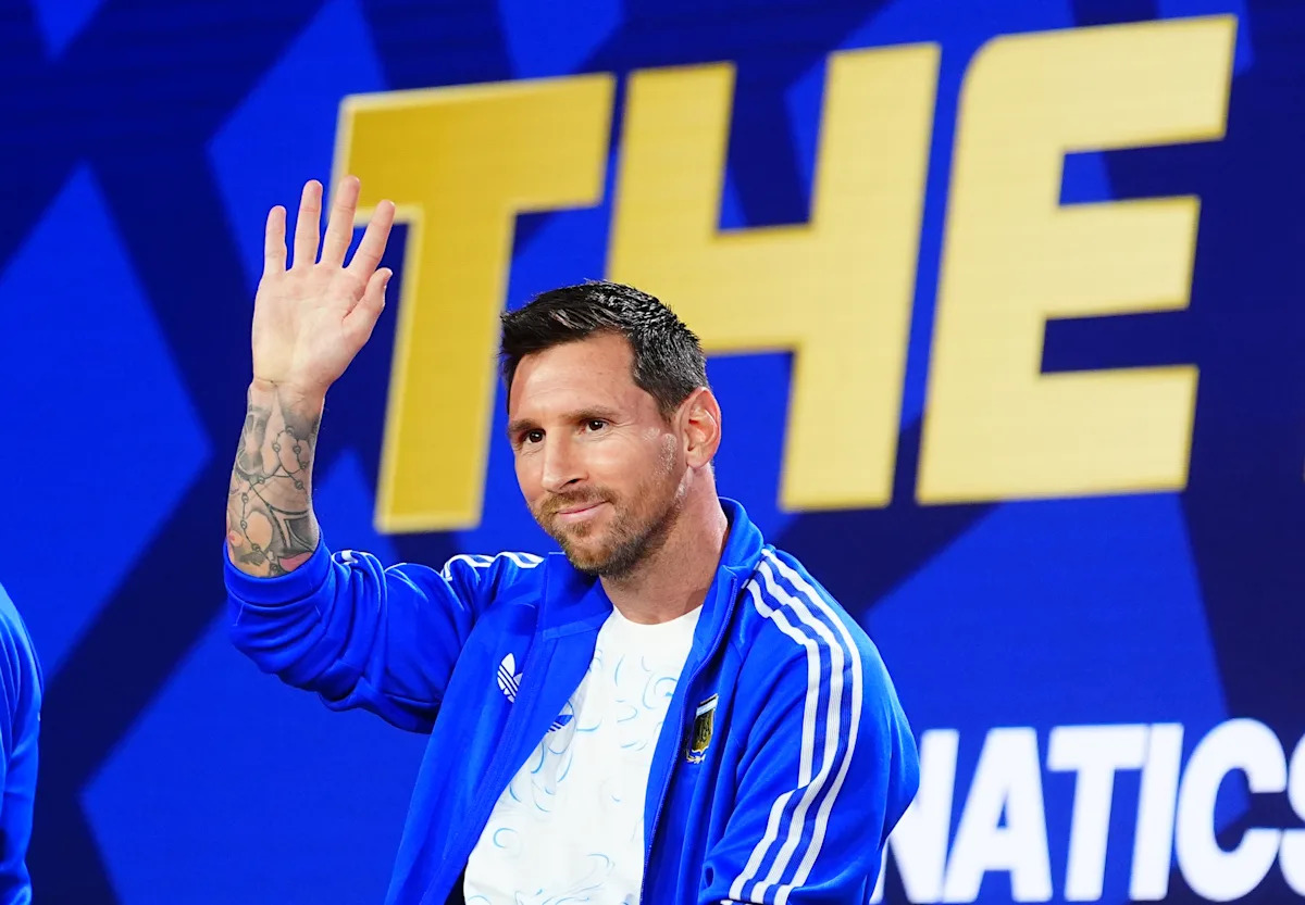 Lionel Messi sobre fotos virales de él bañando al bebé Lamine Yamal: “Qué foto más loca”