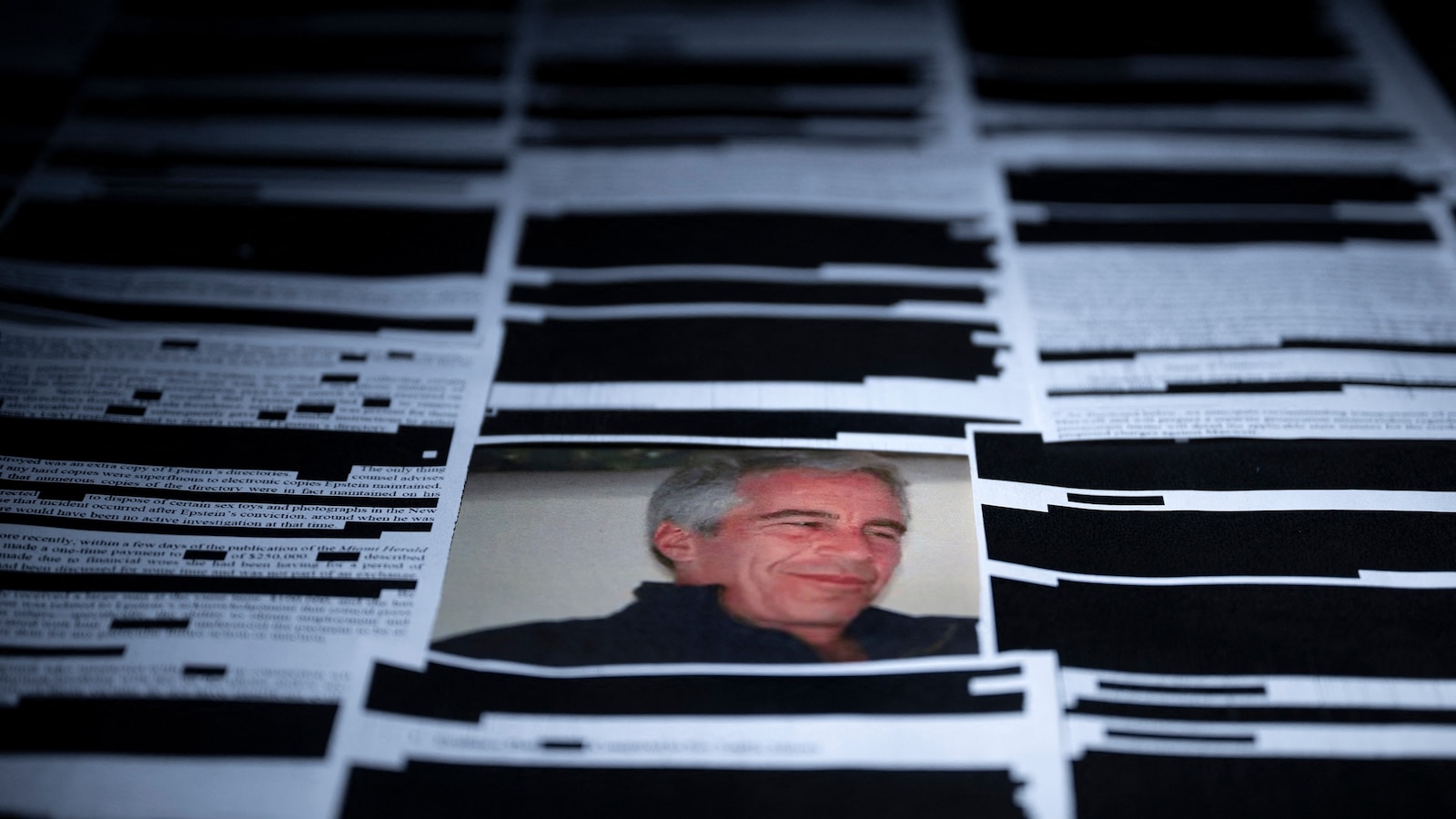 El Departamento de Justicia dice que está “investigando” si los informes de Epstein fueron retenidos indebidamente