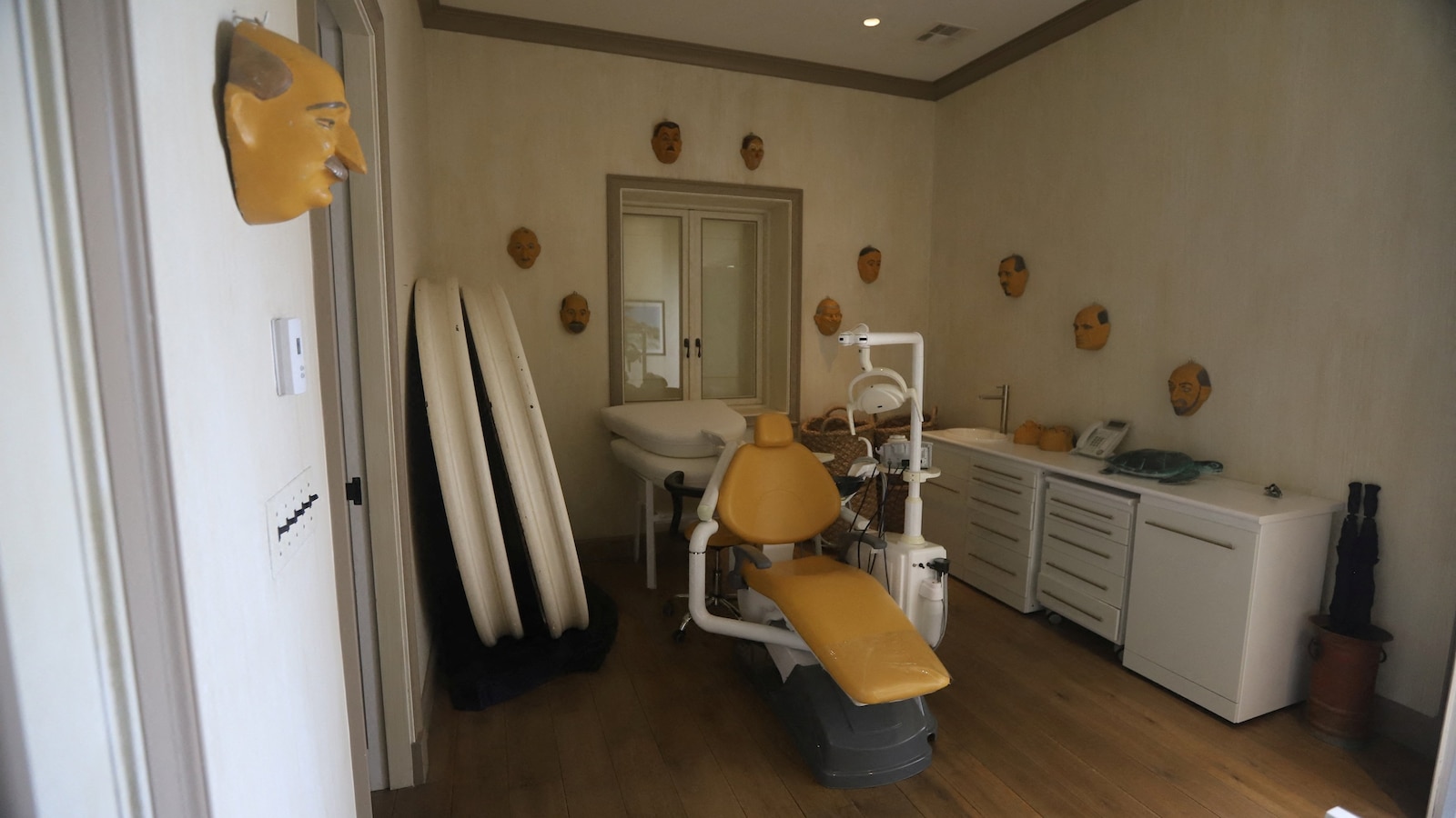 Los demócratas publican fotos de la isla de Epstein mientras Maxwell se opone a la publicación de las transcripciones del gran jurado