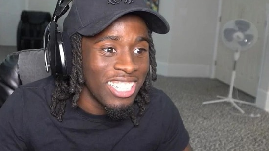 Kai Cenat convierte el estacionamiento de Los Ángeles en un área de juegos para motocicletas con fanáticos afortunados