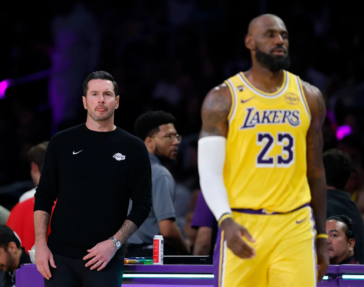 El entrenador de los Lakers, JJ Redick, dice que LeBron James recibe “el peor silbato de cualquier jugador estrella” después de que los jugadores chocan con los árbitros