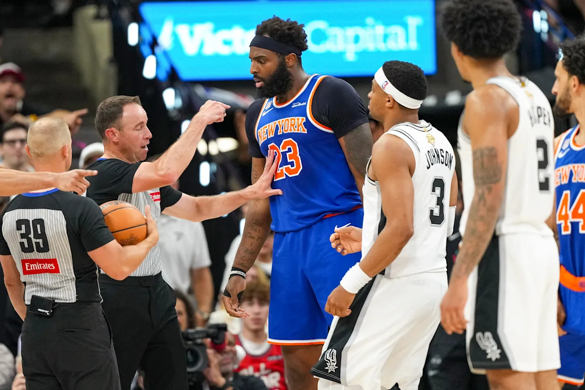 La NBA anula la controvertida falta técnica del gran hombre de los Knicks, Mitchell Robinson, contra Victor Wembanyama