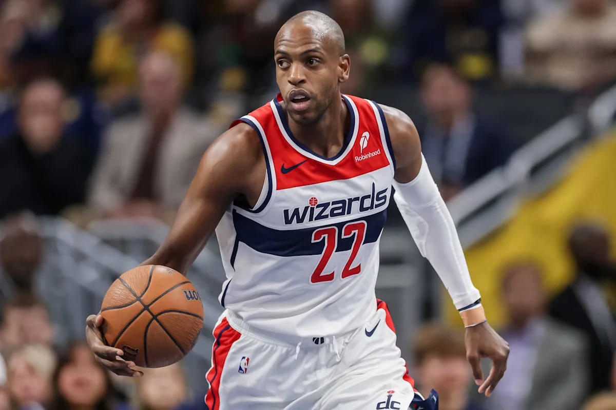 Se informa que Khris Middleton se unirá a los Wizards procedente de los Mavericks mediante un acuerdo de firma e intercambio de 6 equipos