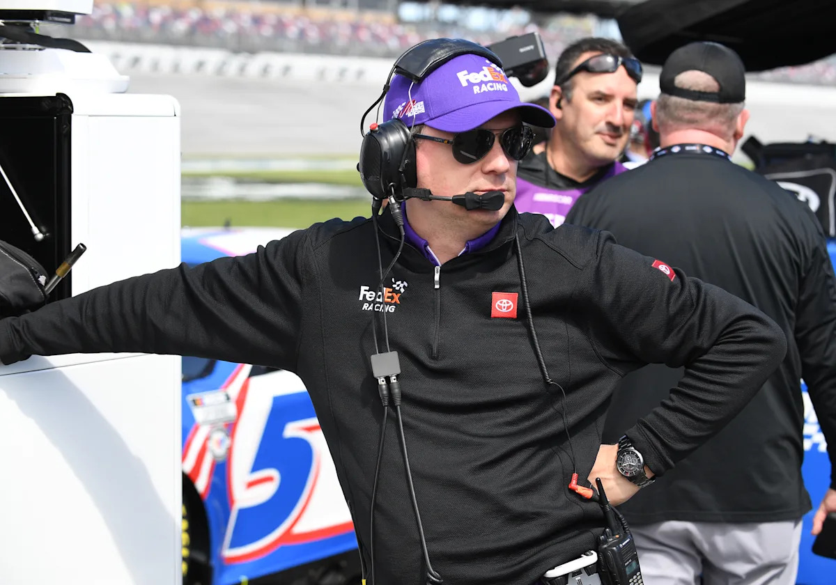 Joe Gibbs Racing demanda al exdirector de competición y jefe de equipo Chris Gabehart por supuestamente intentar robar información