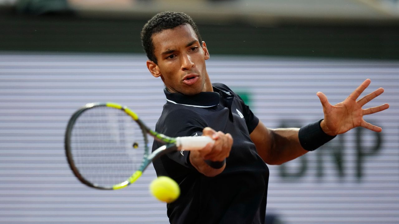 El canadiense Felix Auger-Aliassime avanzó a los octavos de final del Abierto de Francia