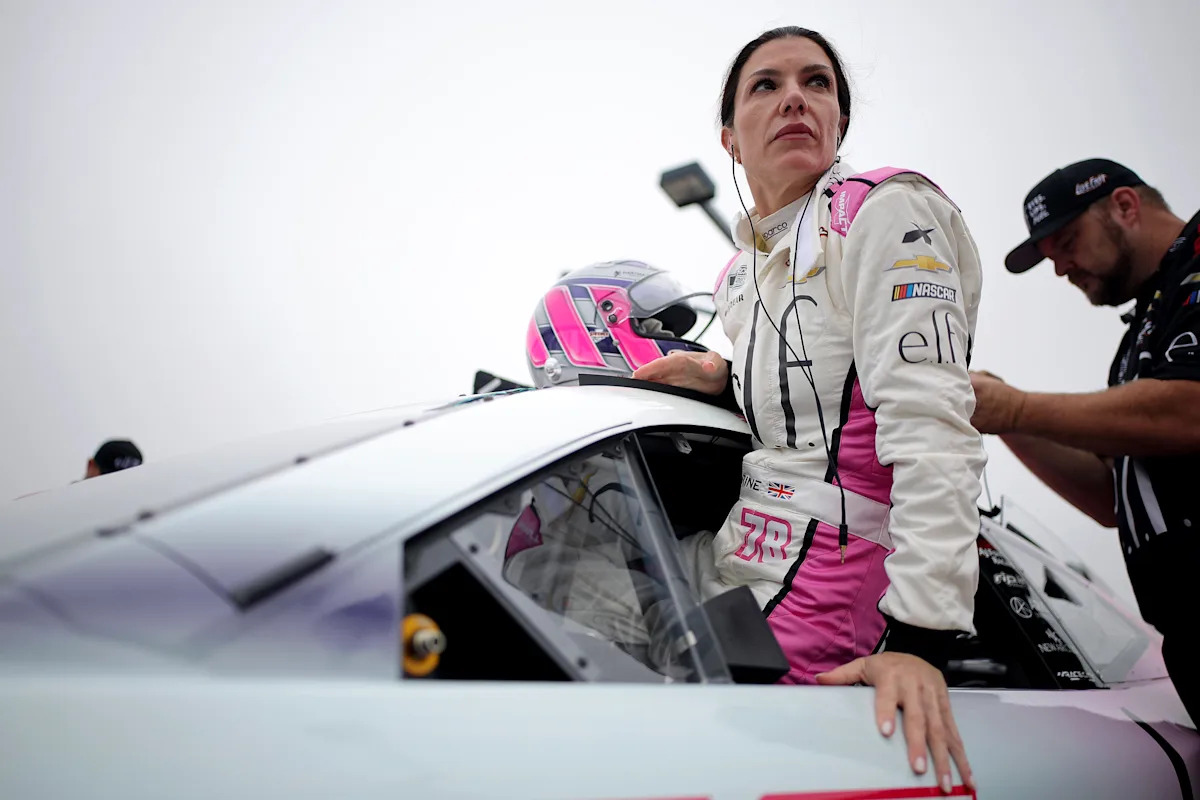 Katherine Legge arrancará la segunda etapa del histórico intento de “doble” desde el puesto 37 tras la lluvia en la clasificación de Coca-Cola 600.