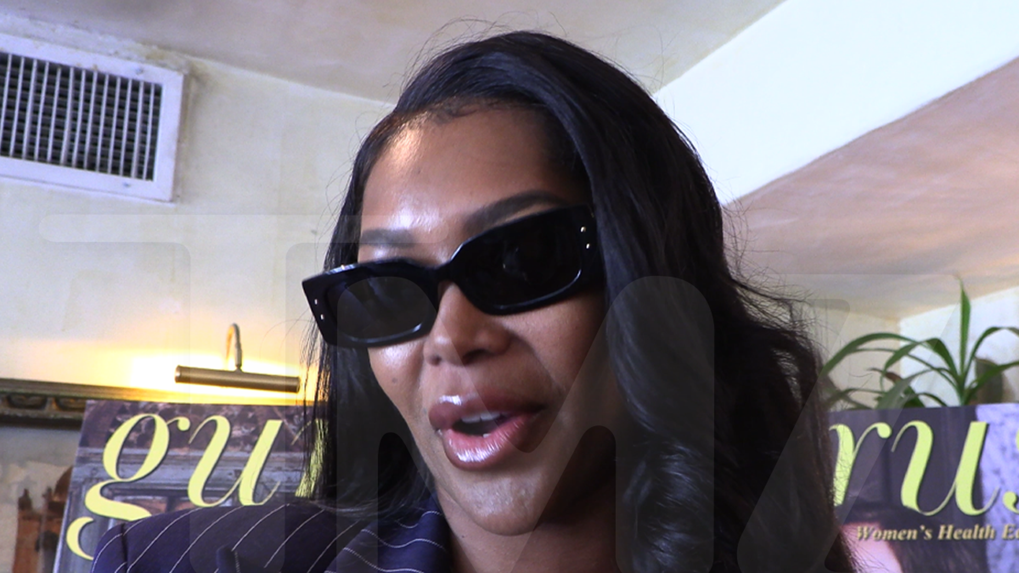 Jessica White dice que está bien que las mujeres sean bisexuales, pero no los hombres