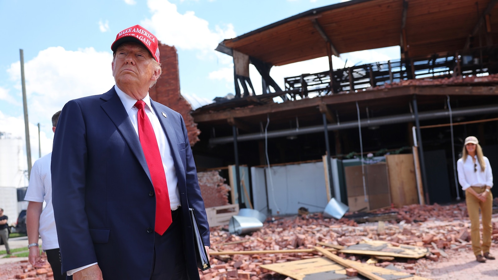 Trump designó ayuda por desastre a 9 estados que votaron por él mientras apoyaba a los candidatos republicanos