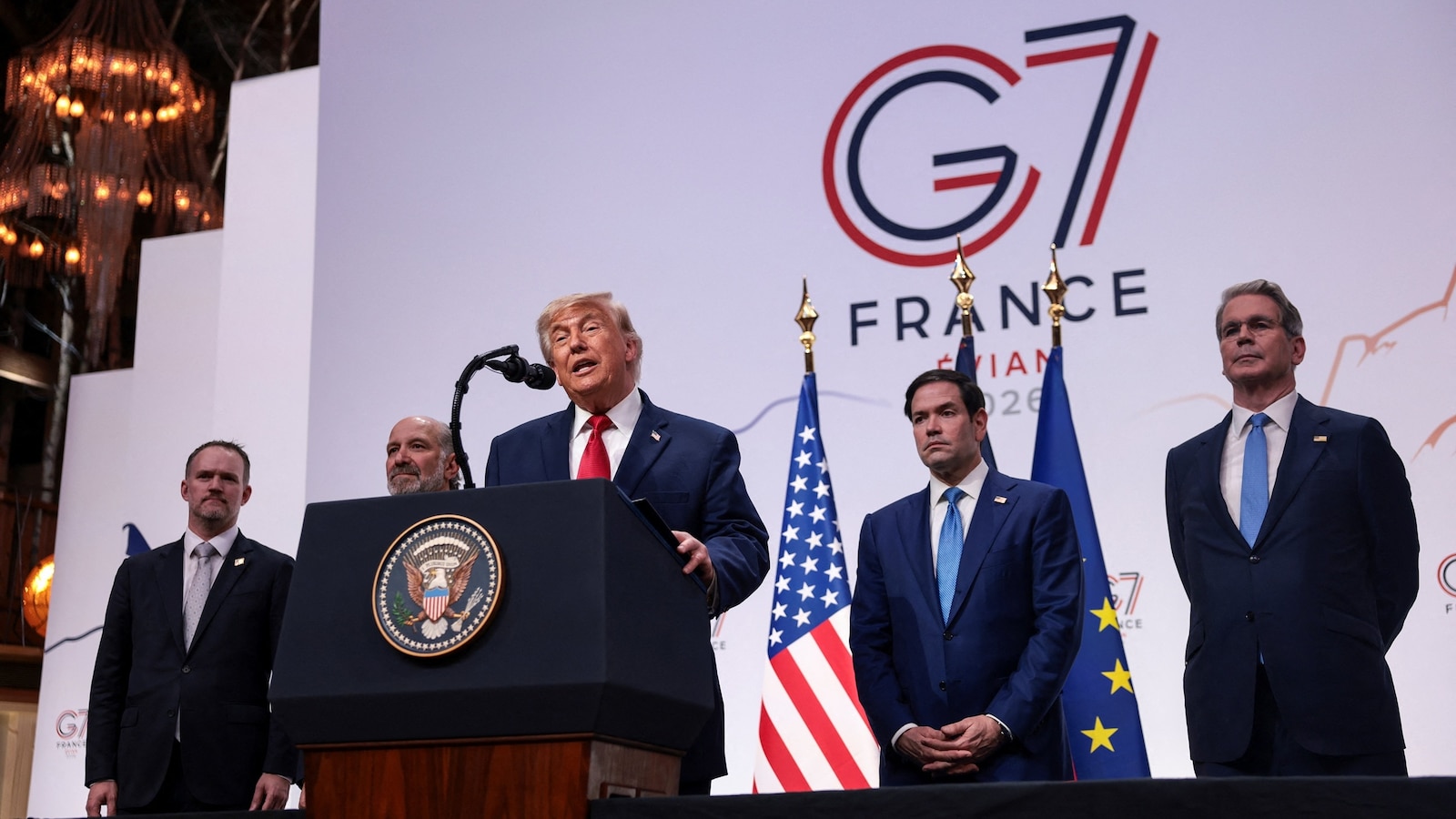 Trump no quería una presidencia tipo “Herbert Hoover” con Irán; dijo que debía tener “algunos” misiles