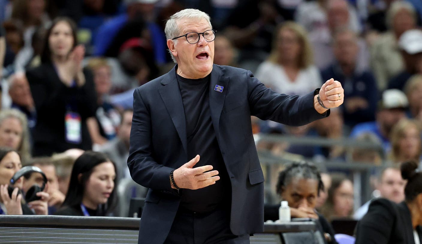 Geno Auriemma de UConn rompe el arbitraje y se enfrenta a Dawn Staley en la derrota de la Final Four