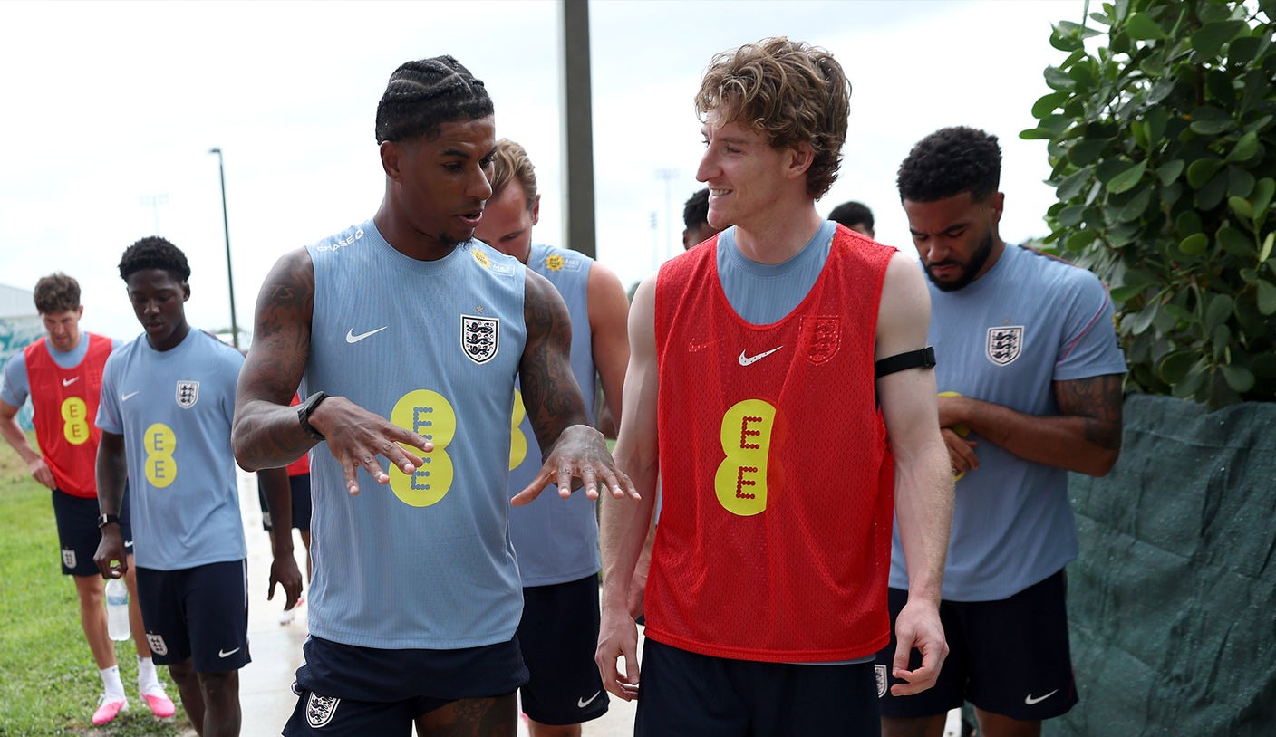Anthony Gordon comparte el consejo de Marcus Rashford tras la transferencia al Barcelona