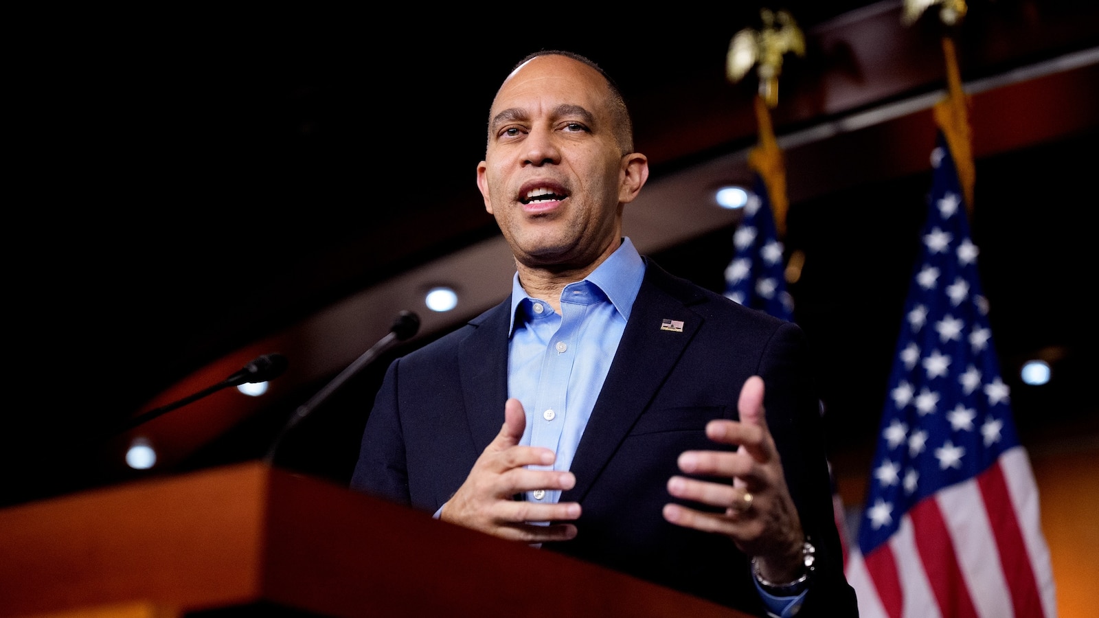 hakeem-jeffries-2-gty-gmh-251217_1765986495300_hpMain_16x9.jpg