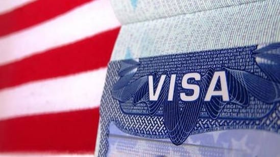 Detener el reclutamiento de visas H-1B afectará a los sectores de salud e investigación de Estados Unidos, advierten los expertos: “Va a empeorar…”