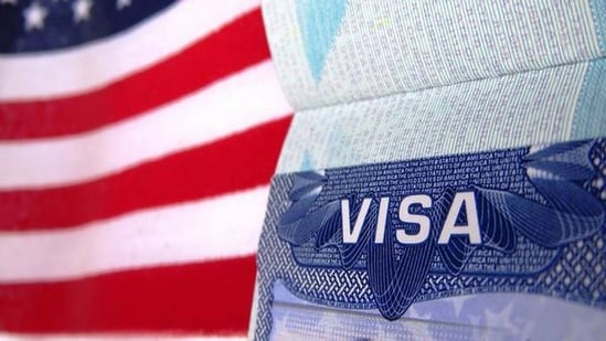¿USCIS hace que las tarjetas verdes sean más difíciles de obtener? Esto es lo que los trabajadores y empleadores H-1B necesitan saber