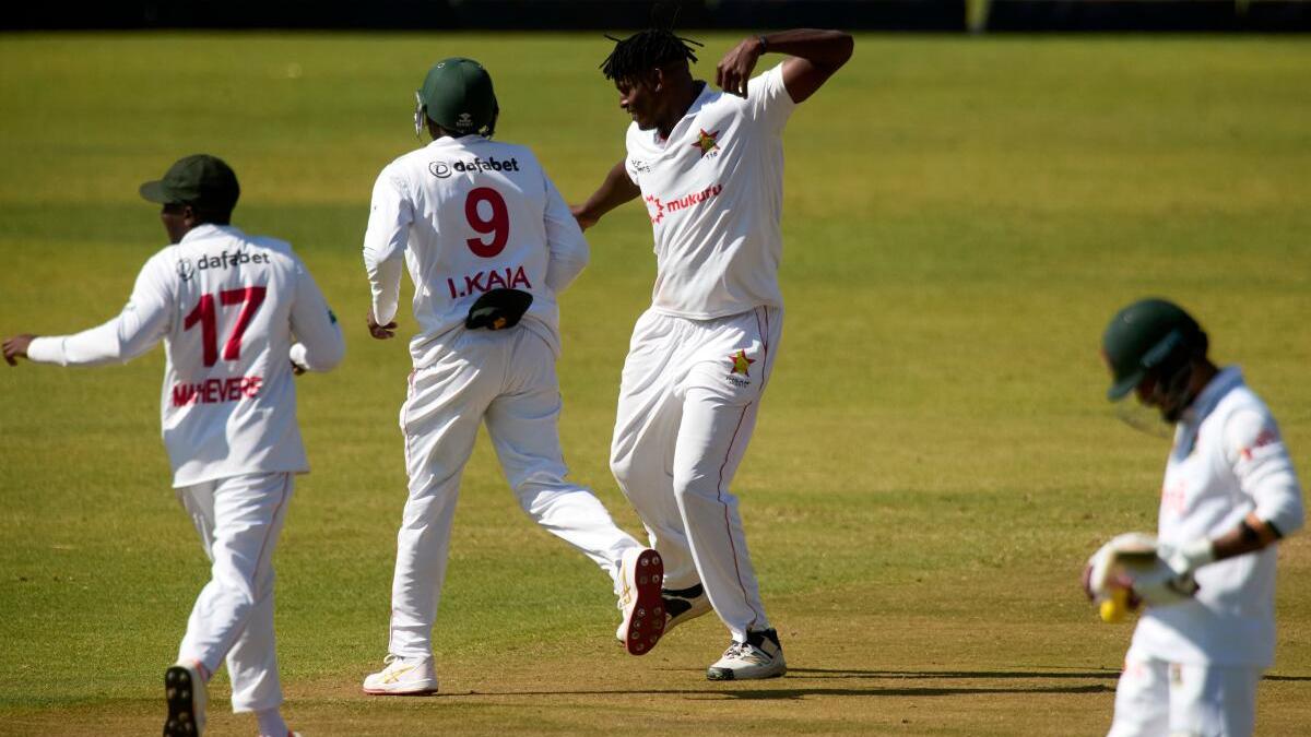 Zimbabwe domina el primer día de la prueba de Bangladesh