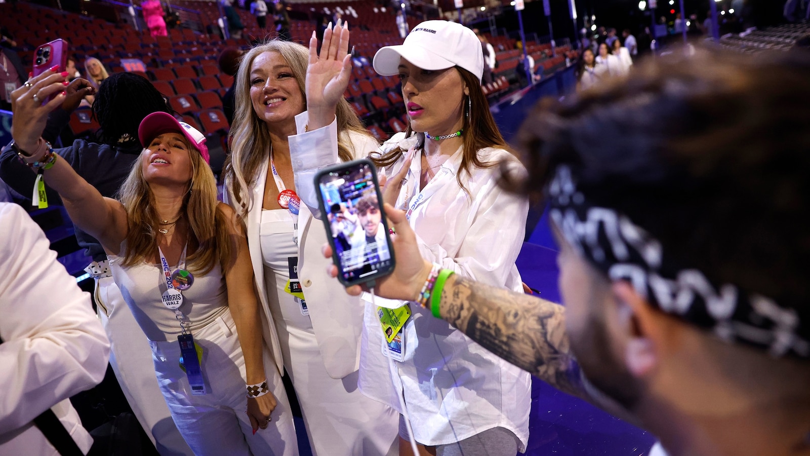 Dentro de los esfuerzos del Partido Demócrata para reclutar personas influyentes en las redes sociales antes de las elecciones de mitad de período y de 2028
