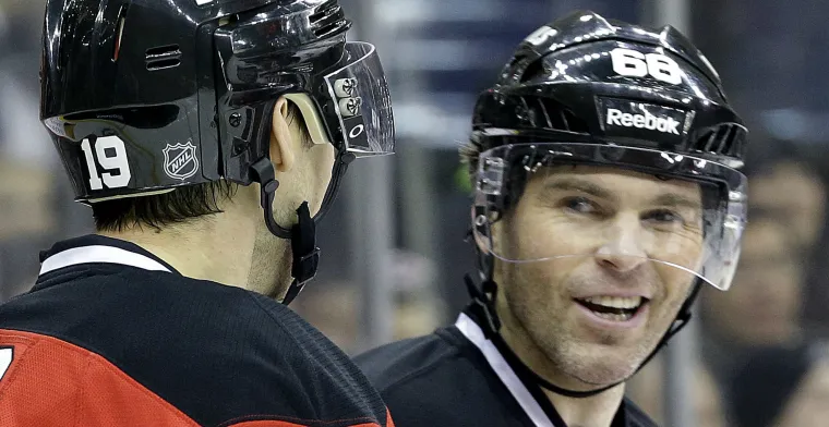 Jaromir Jagr lleva a su compañero de equipo a la 46ª final consecutiva de la Copa Stanley con Flames