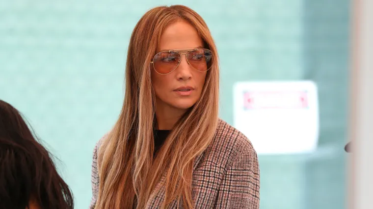 JLo deja caer bikini adolescente y atrevido en LV después del desaire de ARod