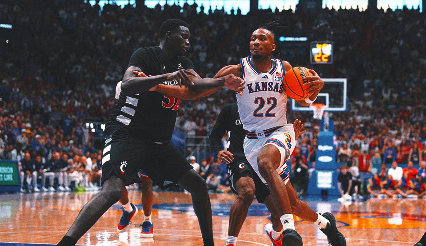 Cincinnati le propina al No. 8 Kansas la primera derrota en casa ante un equipo no clasificado esta temporada