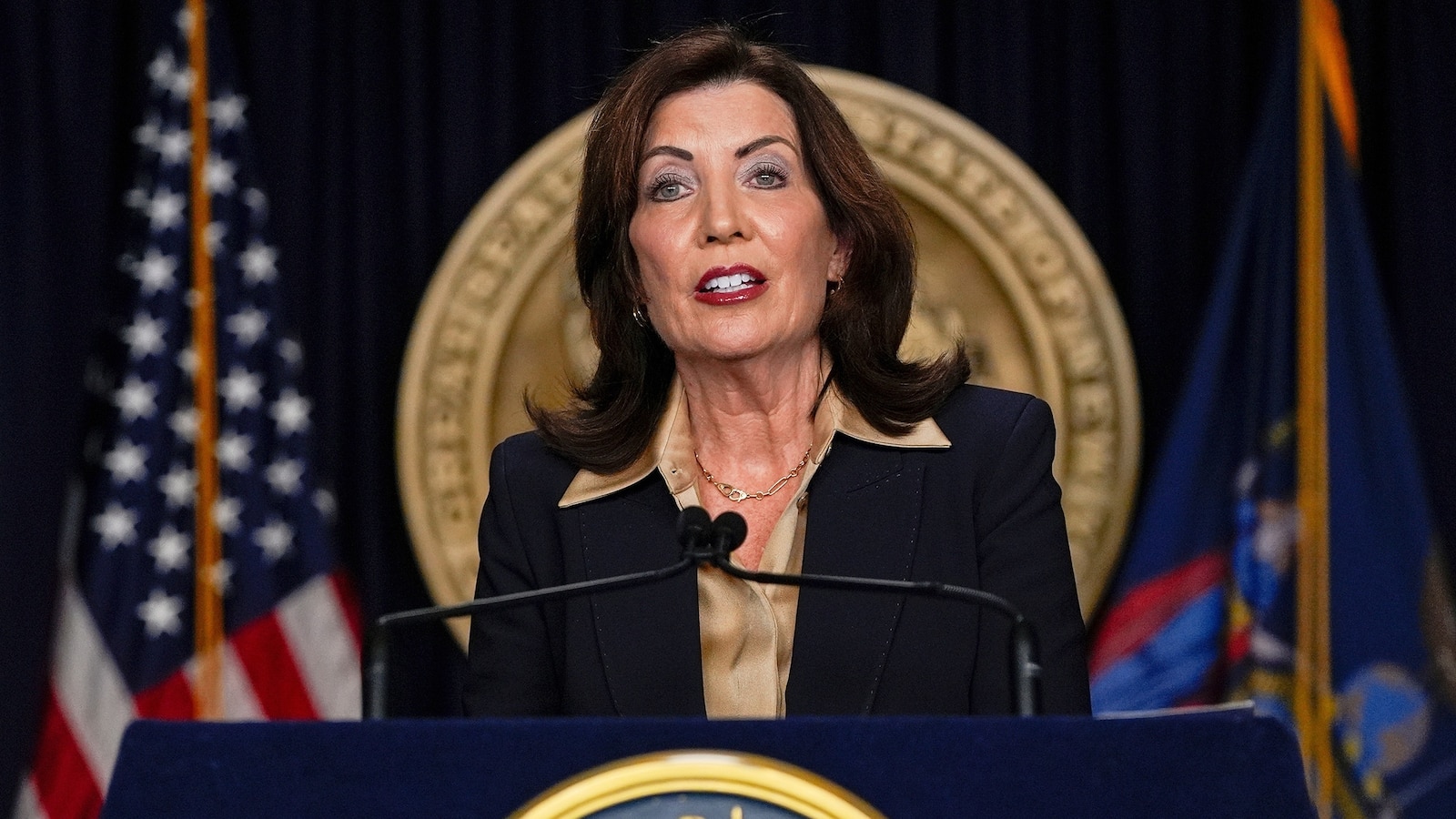 La gobernadora de Nueva York, Kathy Hochul, anuncia una moratoria sobre los centros de datos