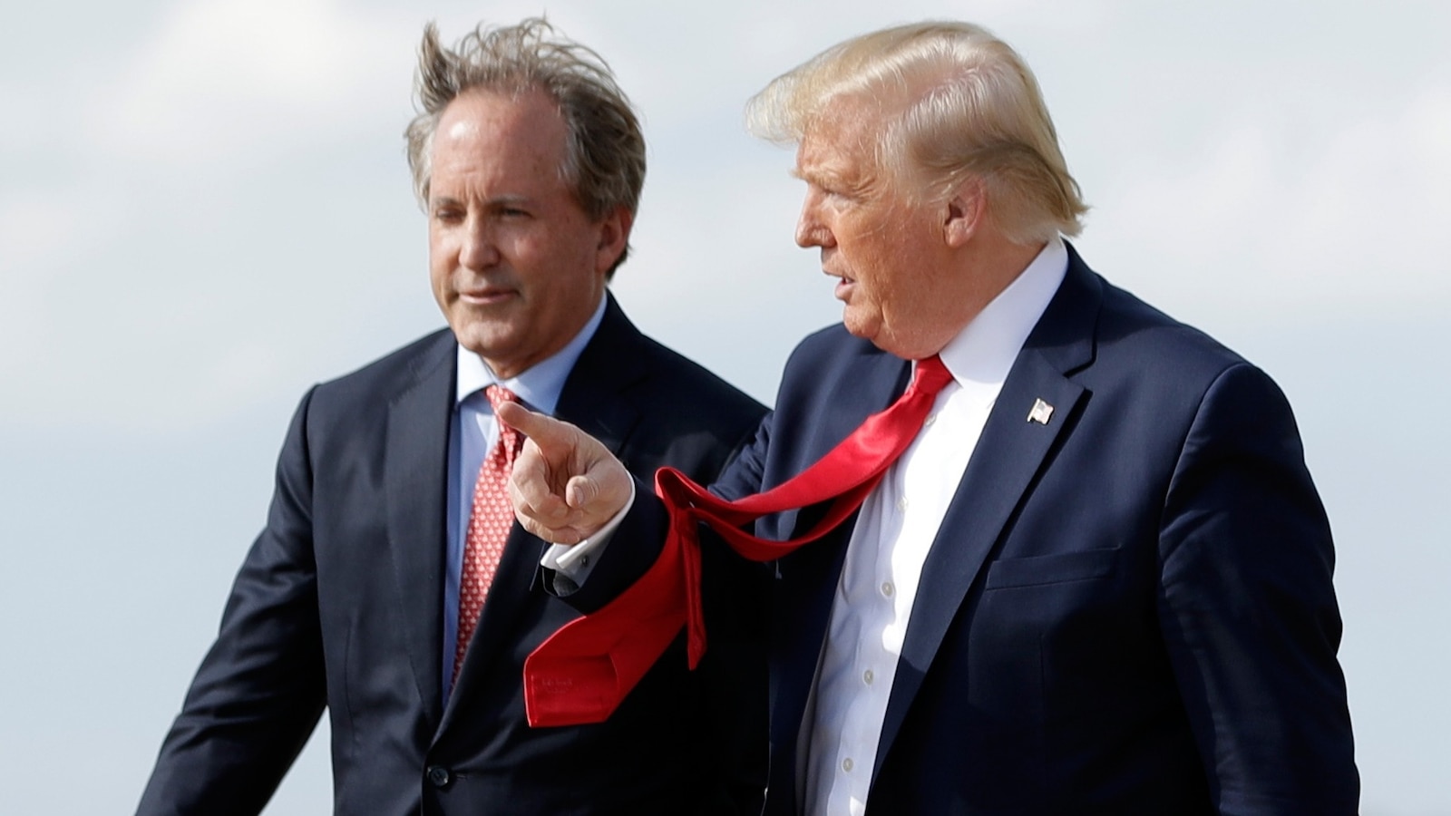 Triunfos electorales y una serie de escándalos salpican la cronología política de Ken Paxton