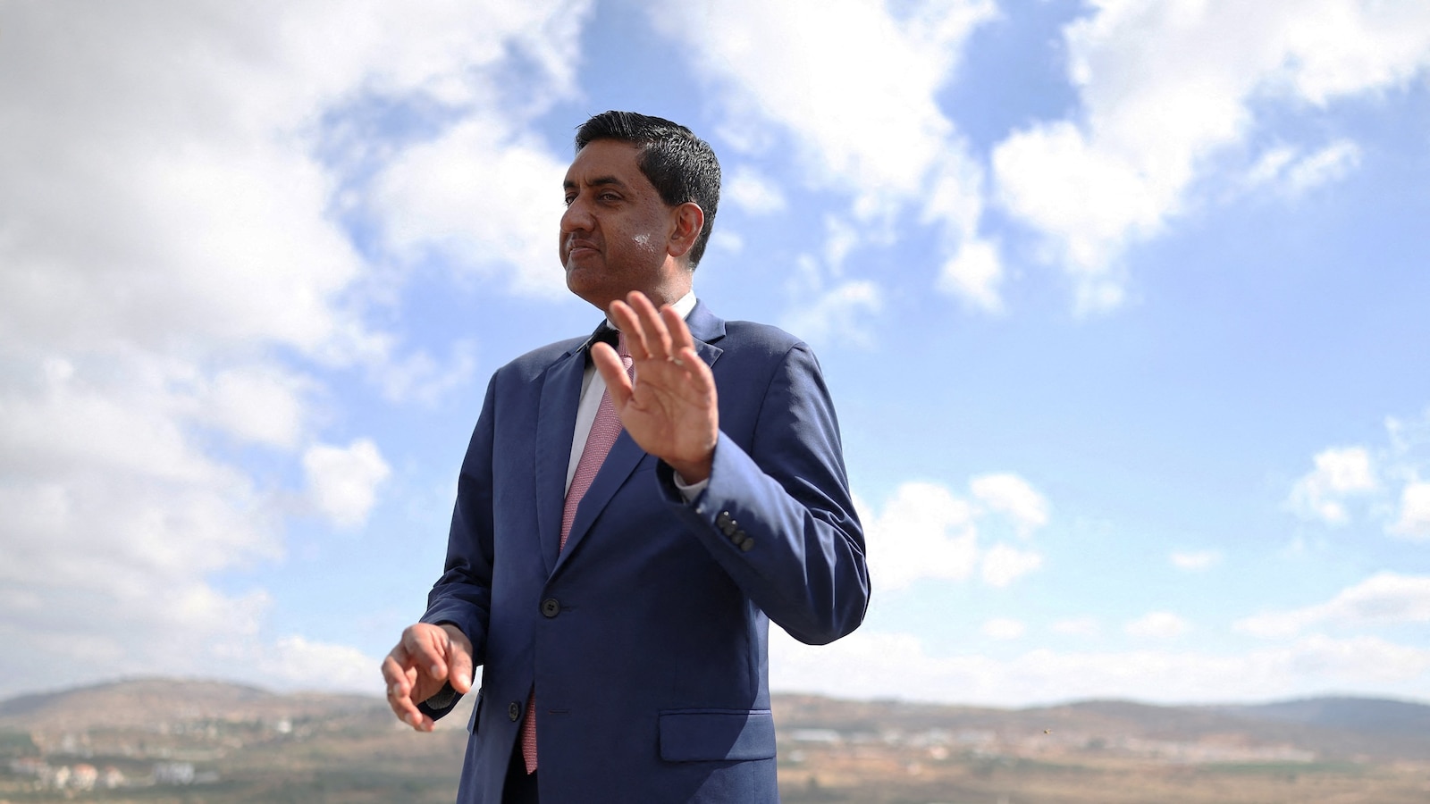 El representante Ro Khanna dice que fue “detenido” por colonos y militares israelíes durante su visita a Cisjordania