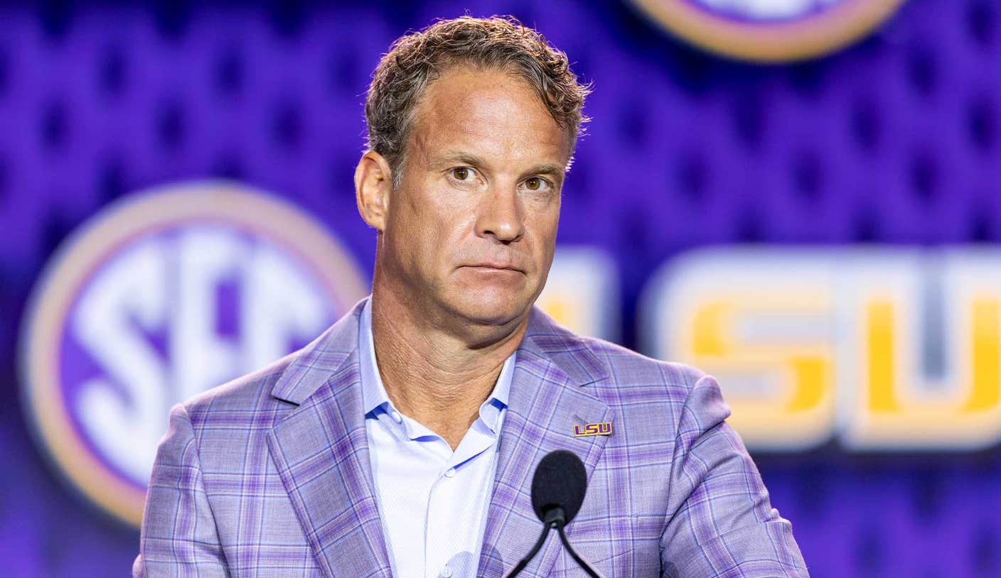 Lane Kiffin admite que el carrusel de entrenadores durante la temporada necesita barandillas para futuros entrenadores