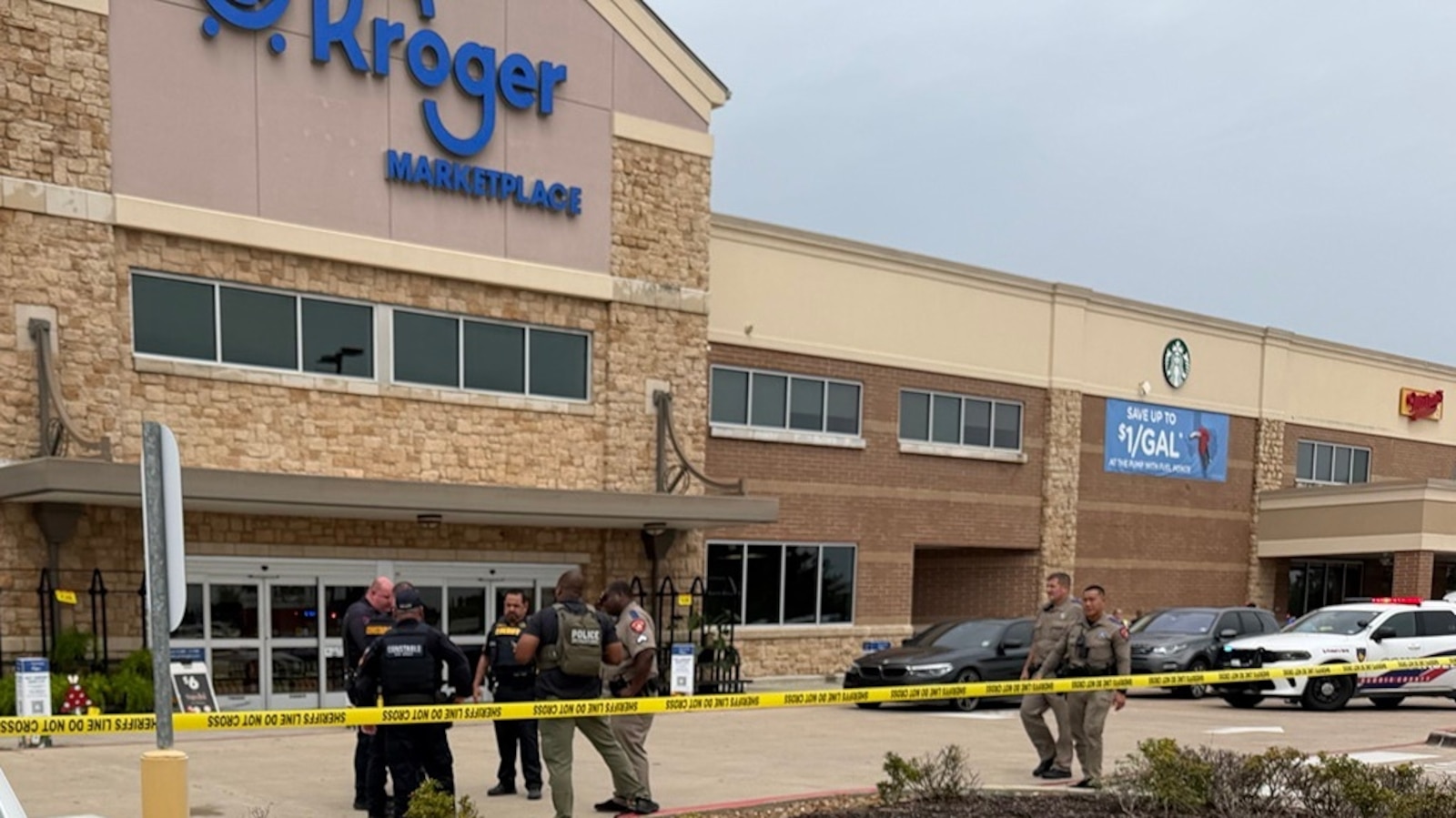 Los agentes responden a informes de varias personas baleadas dentro de Texas Kroger: autoridades