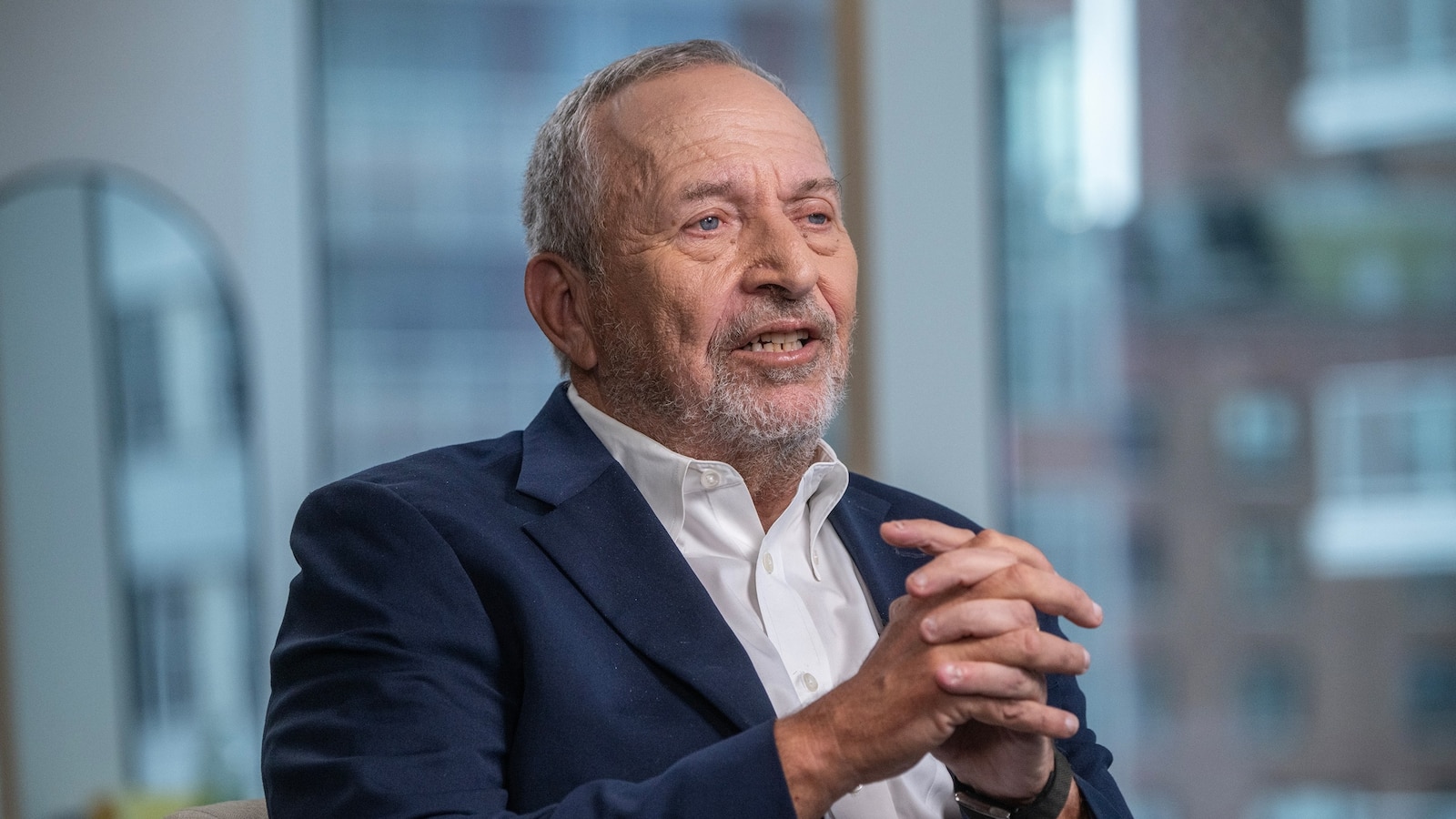 Larry Summers renuncia a Harvard a pesar del escrutinio de Epstein