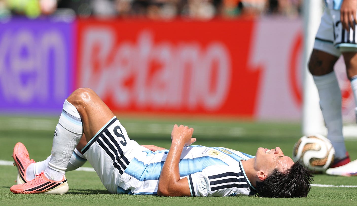 El argentino Lisandro Martínez abandona anticipadamente la final del Mundial ante España por lesión