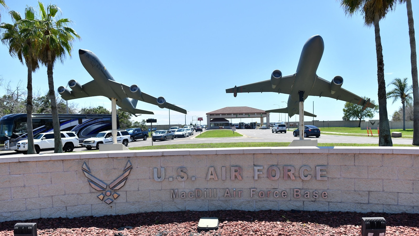 Posible artefacto explosivo improvisado encontrado el lunes en la Base de la Fuerza Aérea MacDill: fuentes