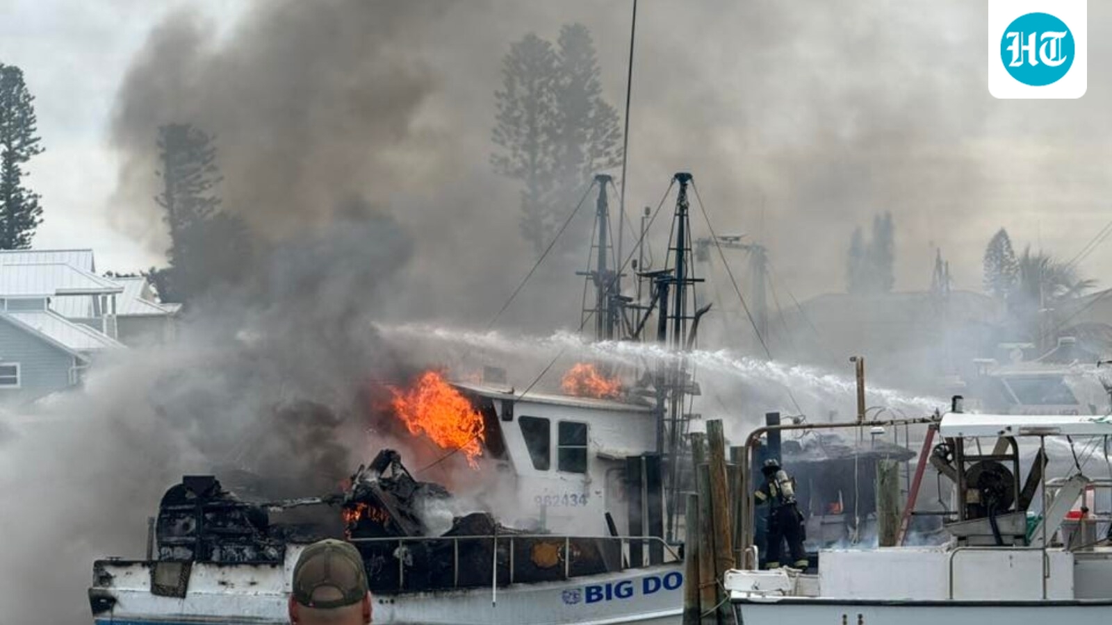 Incendio de Madeira Beach: Incendio masivo en Gulf Blvd, Florida; Las imágenes muestran humo espeso.