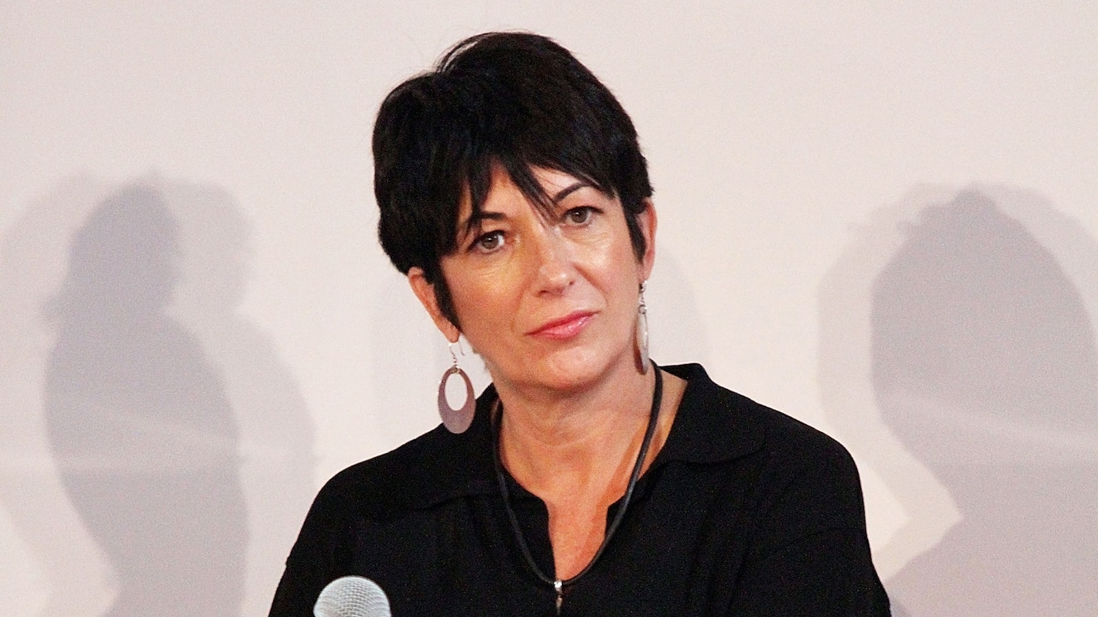 Tras la publicación de los expedientes Epstein, Ghislaine Maxwell vuelve a cuestionar su condena