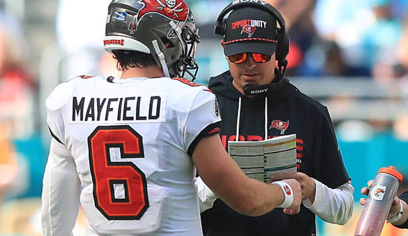 miami-gardens-fl-tampa-bay-buccaneers-quarterback-baker-mayfield-talks-with-offensive.jpg