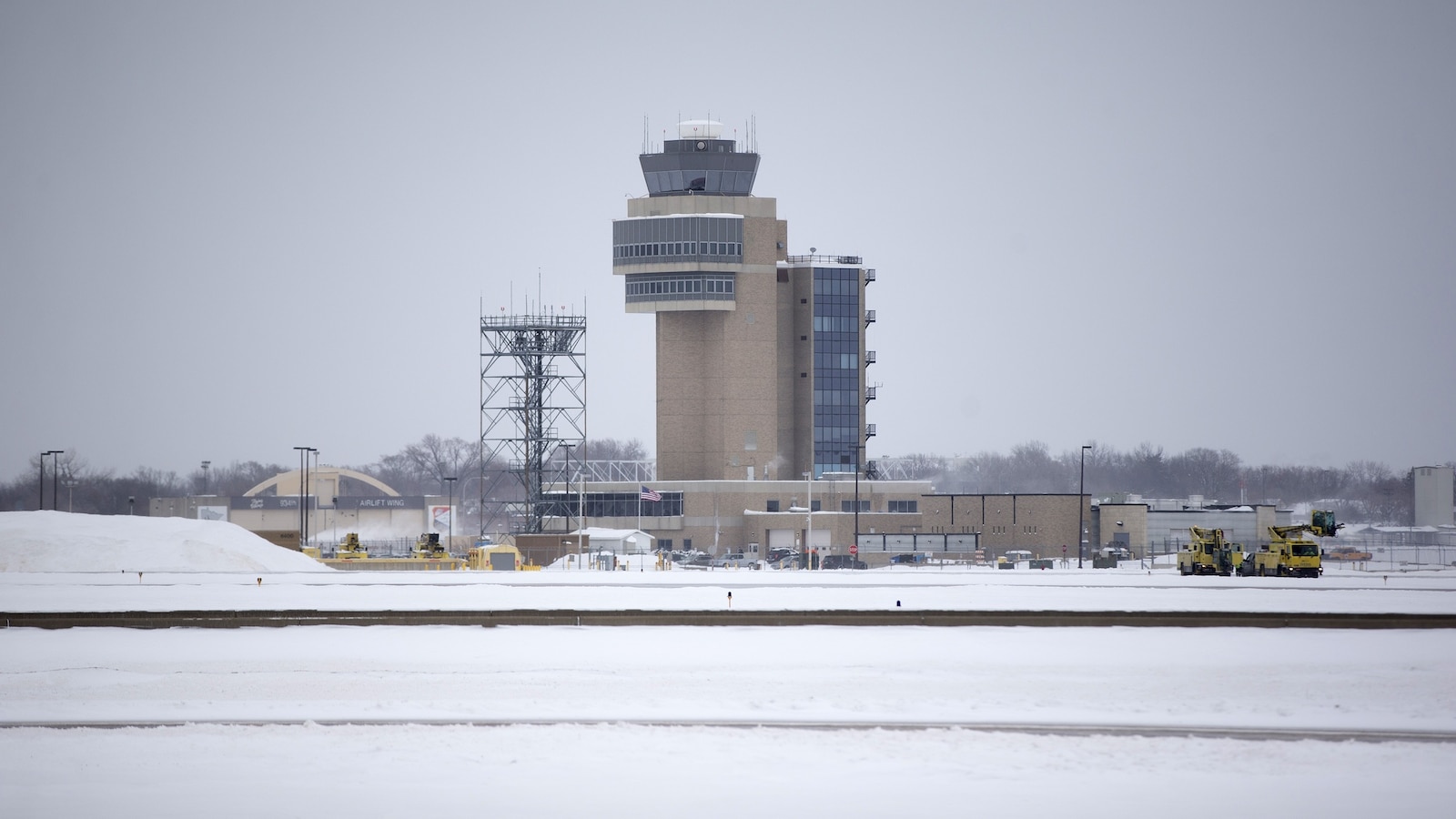 minneapolis-airport-gty-jt-251210_1765386487648_hpMain_16x9.jpg