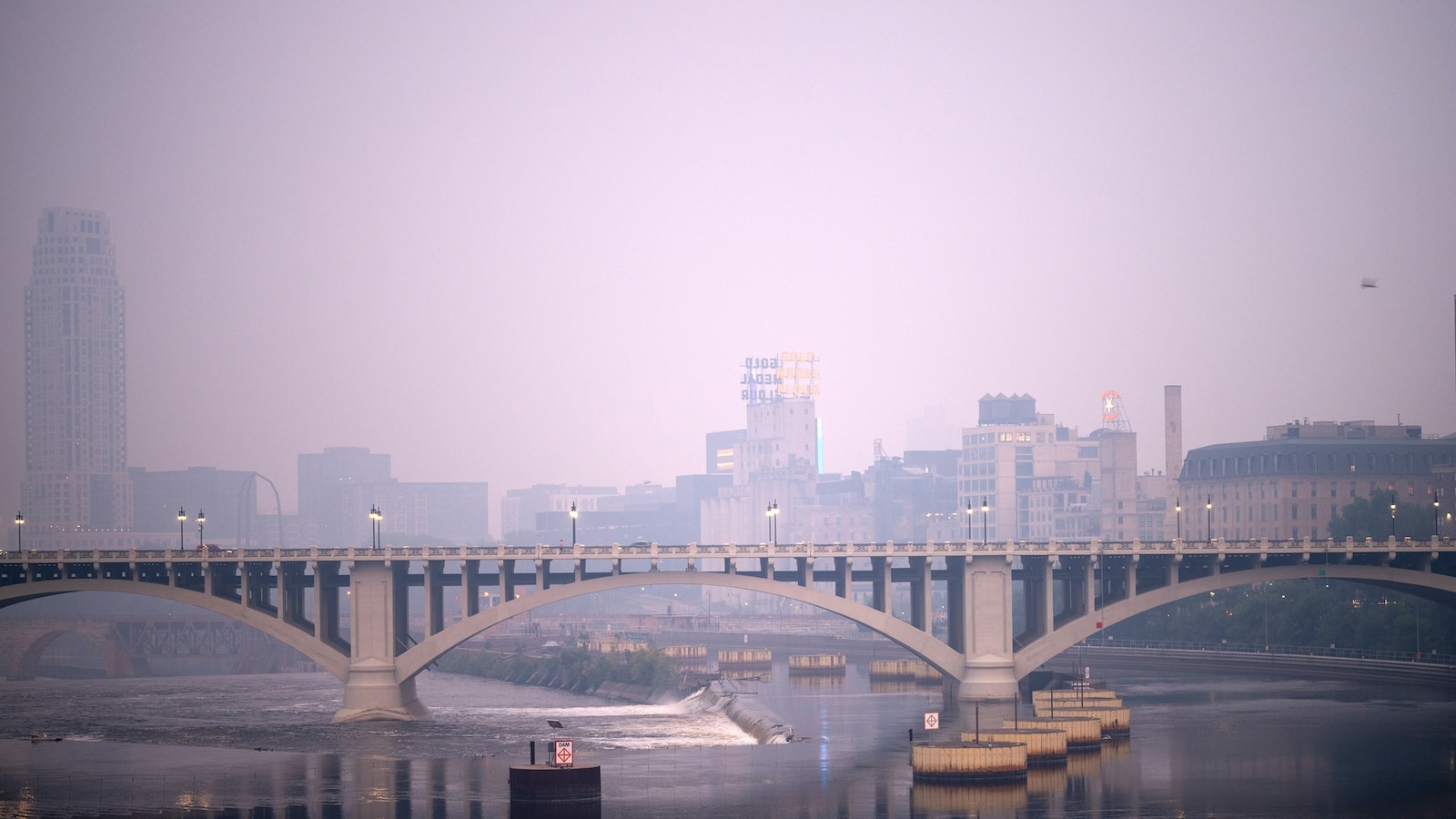 minnesota-wildfire-smoke-gty-jt-260716_1784211487310_hpMain_16x9.jpg