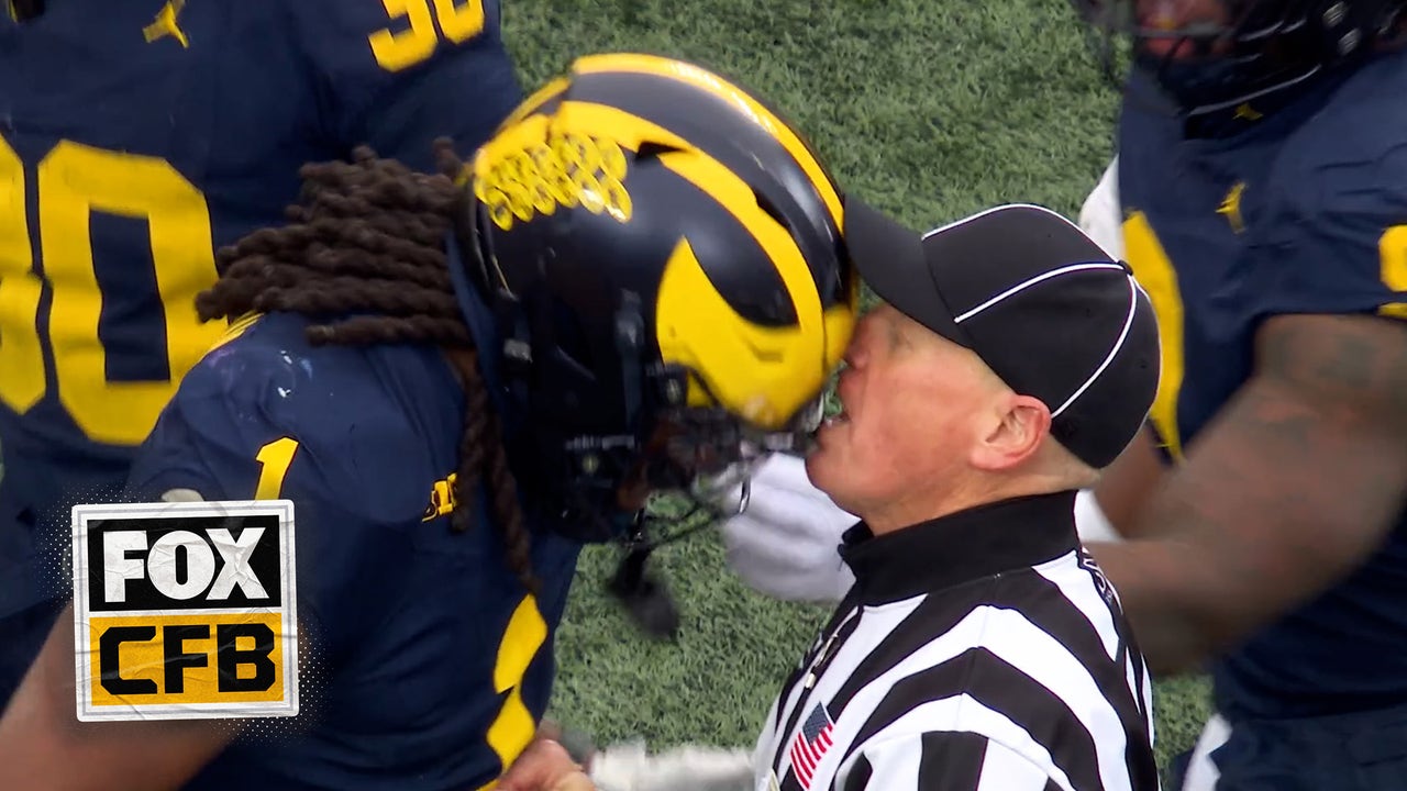 Jaishawn Barham le da un cabezazo al árbitro en Ohio State vs. Michigan