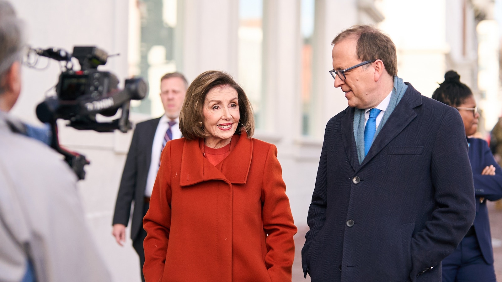 Nancy Pelosi predice que los demócratas ganarán la Cámara en 2026, reflexiona sobre sus carreras y el ataque del 6 de enero